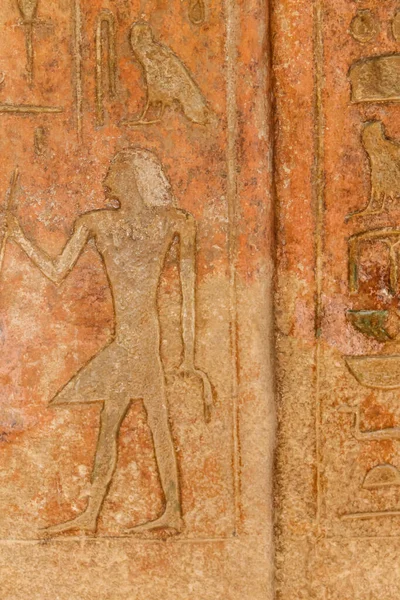 Oude Egyptische Schilderijen Hiërogliefen Gegraveerd Stenen Muur — Stockfoto