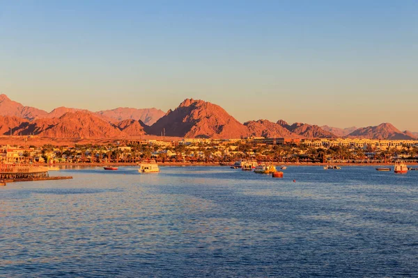 Sharm El Sheikh, Mısır 'daki Naama Körfezi manzarası. Yukarıdan görüntüle