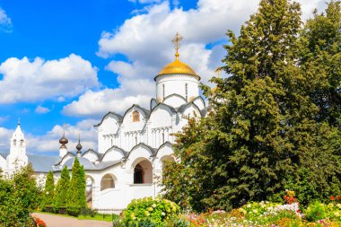 Rusya, Suzdal 'daki şefaat katedrali (Pokrovsky) manastırı. Rusya 'nın altın yüzüğü