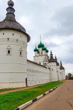 Rostov Kremlin 'in mimari topluluğu Rostov Veliky, Rusya' da. Rusya 'nın altın yüzüğü