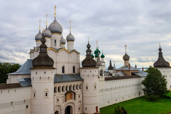 Rostov Kremlin, Rusya 'daki İsa' nın Dirilişi Kilisesi. Rusya 'nın altın yüzüğü
