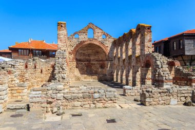 Bulgaristan 'ın Nessebar kentindeki Eski Piskopos olarak da bilinen Bizans Aziz Sophia Kilisesi. UNESCO Dünya Mirası Alanı