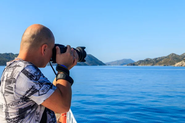 Resefotograf Man Med Professionell Kamera Bilder Medelhavet Antalya Provinsen Turkiet — Stockfoto