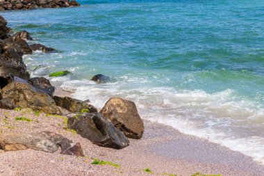 Bulgaristan 'da Karadeniz' in taşlı kıyıları