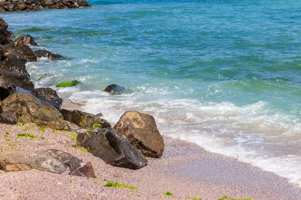 Bulgaristan 'da Karadeniz' in taşlı kıyıları