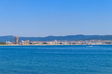 Bulgaristan 'daki Karadeniz ve Sunny Beach tatil beldesi manzarası