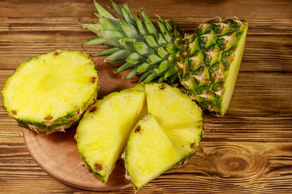 Fresh Pineapple Wooden Table — Stock Photo, Image