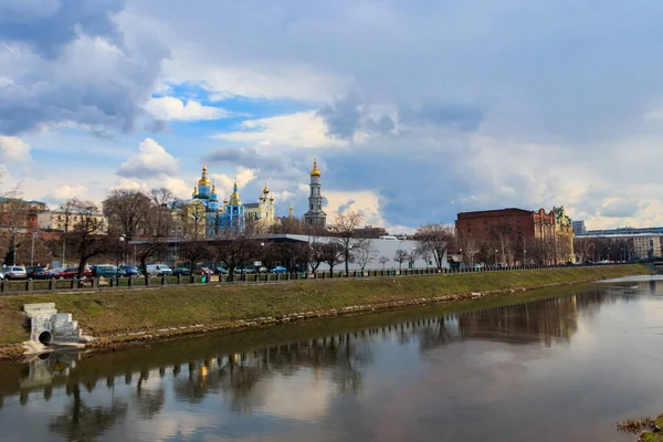 Vista Intercesión Pokrovsky Monasterio Río Lopan Kharkov Ucrania — Foto de Stock