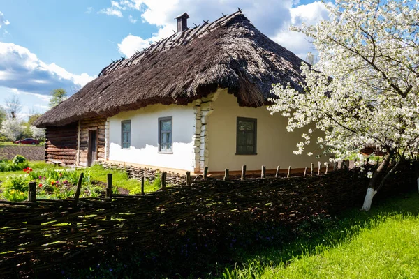 Starożytny Tradycyjny Ukraiński Dom Wiejski Skansen Architektury Ludowej Folkways Środkowego — Zdjęcie stockowe