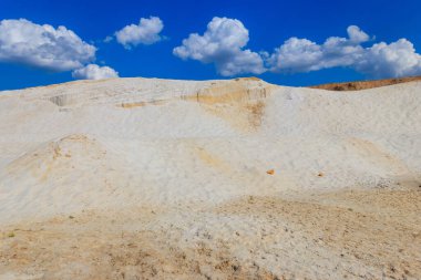 Beyaz kum tepelerinin manzarası