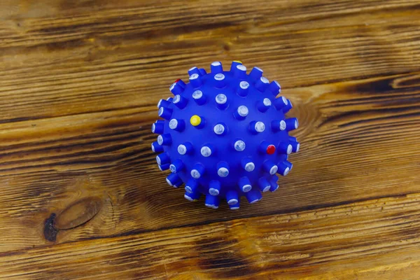 Pelota Juguete Perro Azul Sobre Fondo Madera Vista Superior — Foto de Stock