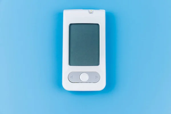 Pastel Mavi Arka Planda Dijital Glukometre Diyabet Kavramı — Stok fotoğraf