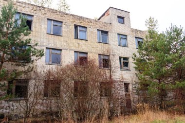 Çernobil Yasak Bölge, Ukrayna 'daki Pripyat hayalet kasabasında terk edilmiş eski bir ev.