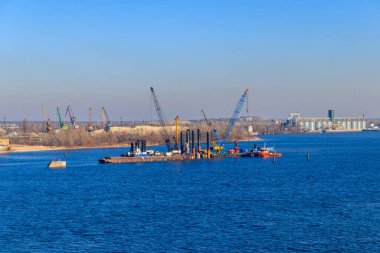 Kremenchug, Ukrayna 'da Dinyeper Nehri üzerinde yeni bir köprü inşa ediliyor.