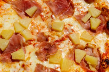 Texture of a delicious fresh hawaiian pizza with sausage, pineapple and cheese