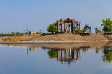Svetlovodsk hidroelektrik santrali Ukrayna 'daki Dinyeper nehrinde.