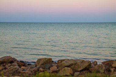 Yazın Azov Denizi manzarası