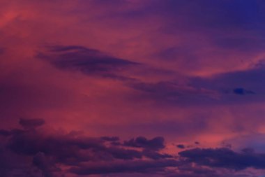 Güzel pembe gün batımı gökyüzü. Doğal arkaplan