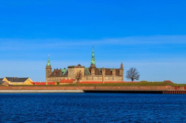 Helsingor (Elsinore), Danimarka 'da Kronborg Kalesi ve Öresund Boğazı