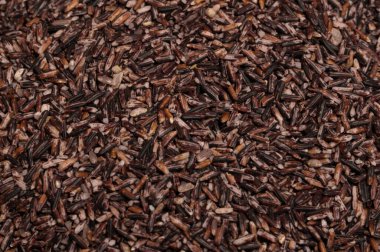 Siyah pirinci tabağa ya da tahıl tabağına koy.