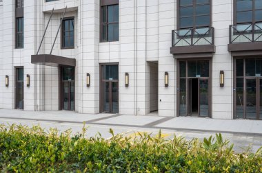 Modern bir binanın dış cephe