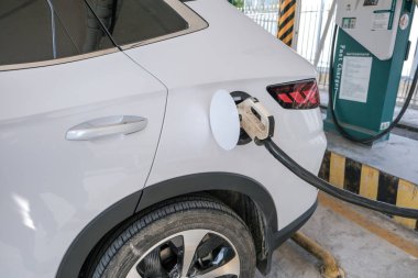 Yeni enerji elektrikli araçları şarj ediliyor