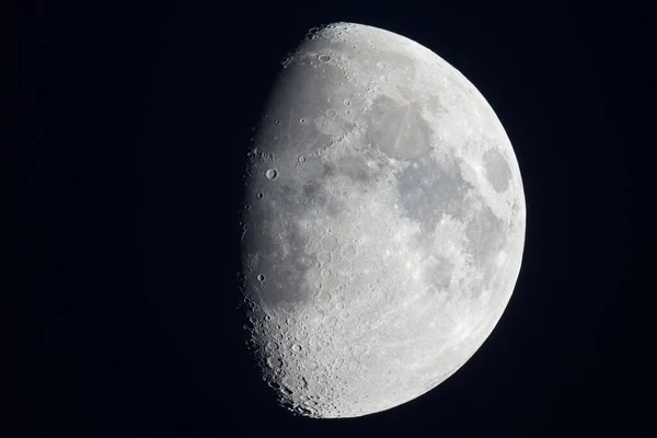 Voksende Gibbous Måne Mørk Sort Himmel - Stock-foto