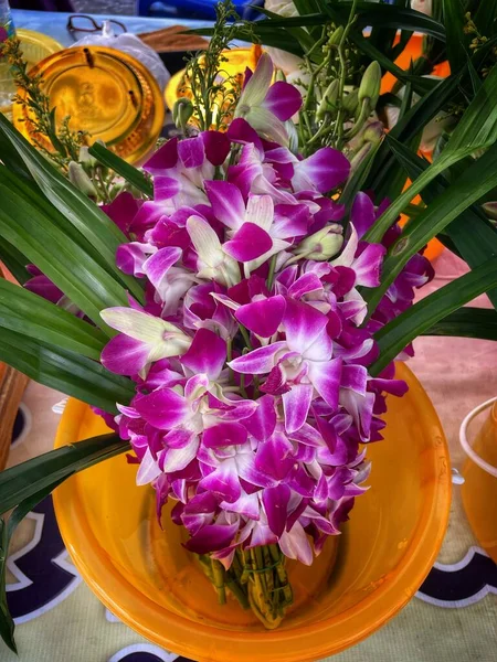 Ramo Orquídeas Para Rendir Homenaje Las Tradiciones Tailandesas — Foto de Stock