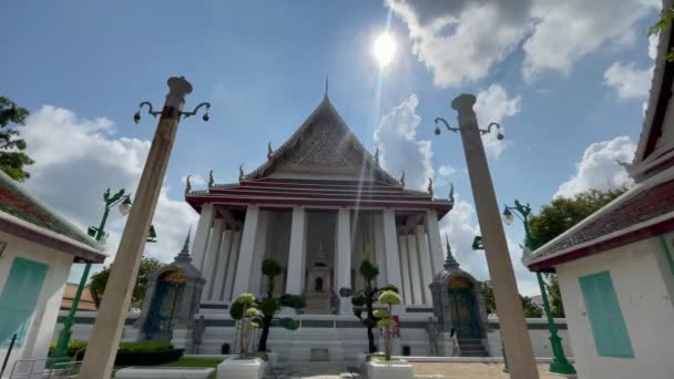 Wat Suthat Thepwararam Świątynia Bangkok Tajlandia Miejsce Historyczne Publiczne Zabytek — Wideo stockowe