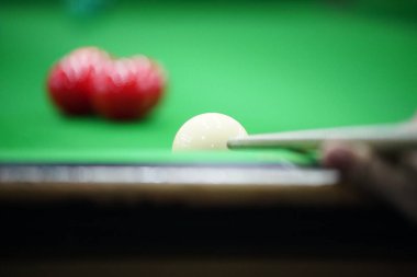 snooker, ball, table, man, red, play, game, white, fun, green, sport, snookers, cue, close-up, bar, pool, shot, bilardo, player, people, group, circle, field, round, round, recrerereation