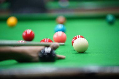 snooker, ball, table, man, red, play, game, white, fun, green, sport, snookers, cue, close-up, bar, pool, shot, bilardo, player, people, group, circle, field, round, round, recrerereation