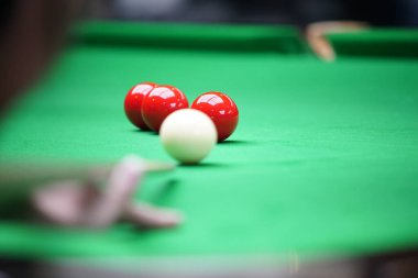 snooker, ball, table, man, red, play, game, white, fun, green, sport, snookers, cue, close-up, bar, pool, shot, bilardo, player, people, group, circle, field, round, round, recrerereation