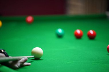 snooker, ball, table, man, red, play, game, white, fun, green, sport, snookers, cue, close-up, bar, pool, shot, bilardo, player, people, group, circle, field, round, round, recrerereation