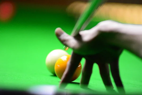 Snooker Boll Bord Man Röd Lek Spel Vit Kul Grön — Stockfoto