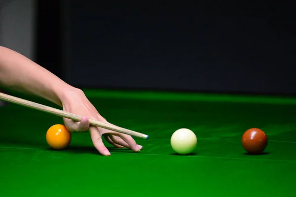 Snooker Piłka Stół Człowiek Czerwony Gra Gra Biały Zabawa Zielony — Zdjęcie stockowe
