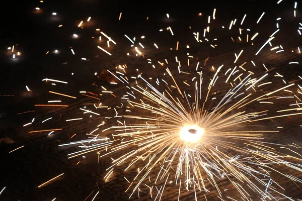 Mutluluk ve Tatil İçin Güzel Havai fişekler. 