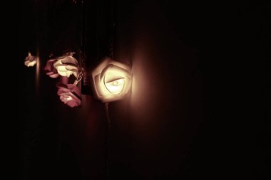 Gül formundaki güzel ışıklar. Çikolatalı, zarif renkler. Olay İçin Güzel Işıklar