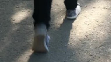 Sokakta Yürüyen Bacaklar