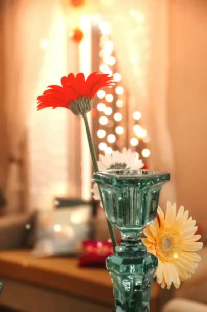Krásné Květiny Skleněné Váze Osvětlení Pro Krásné Události Oslavy — Stock video