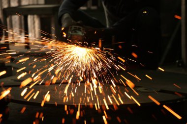 Manuel Metal Kesme Süreci. Alev Pırıltısı. Elektrik Ateşi 