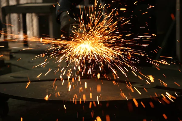 Fábrica Processo Corte Metal Faísca Chama Chama Elétrica — Fotografia de Stock