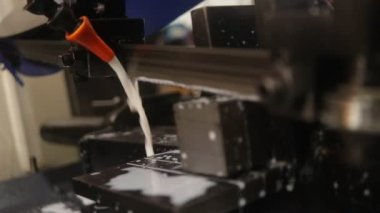 Metal Su Kesme Yeni Süreç. Elektrik Teknolojisi