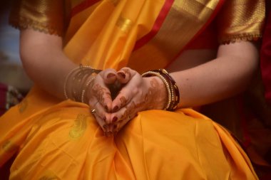 Hintli Gelinin Güzel Elleri. Maharashtra Gelini 