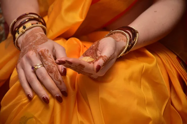 Mooie Handen Van Indiase Bruid Maharashtra Bruiloft Rituelen — Stockfoto