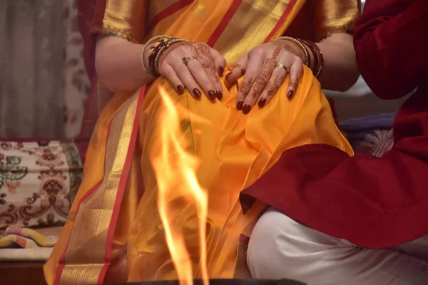 Piękne Ręce Indyjskiej Panny Młodej Panna Młoda Maharasztra — Zdjęcie stockowe