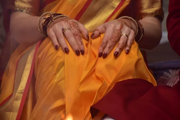 Prachtige Handen Accessoires Van Indiase Bruid — Stockfoto