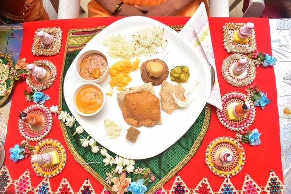 Piatto Cibo Tradizionale Indù Durante Cerimonia Culto Maharashtra Cultura — Foto Stock