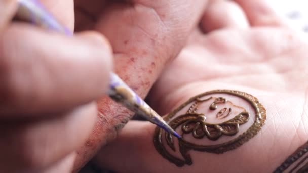 Henna Tattoo Applying Mehendi Ceremony — стоковое видео