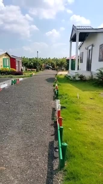 Mooi Lief Huis Parkeer Ontspan Romantische Plek Voor Bezoek — Stockvideo