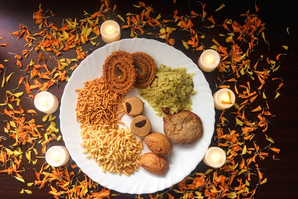 Mooie Plaat Van Mix Indian Snack Vakantie Tijd Met Vers — Stockfoto